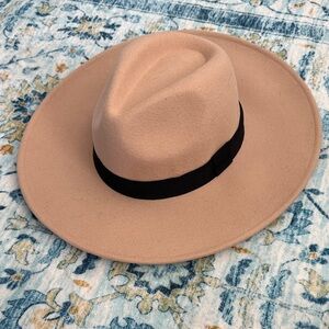 Lulu's New with Tags Classic Tan Fedora with Black Band